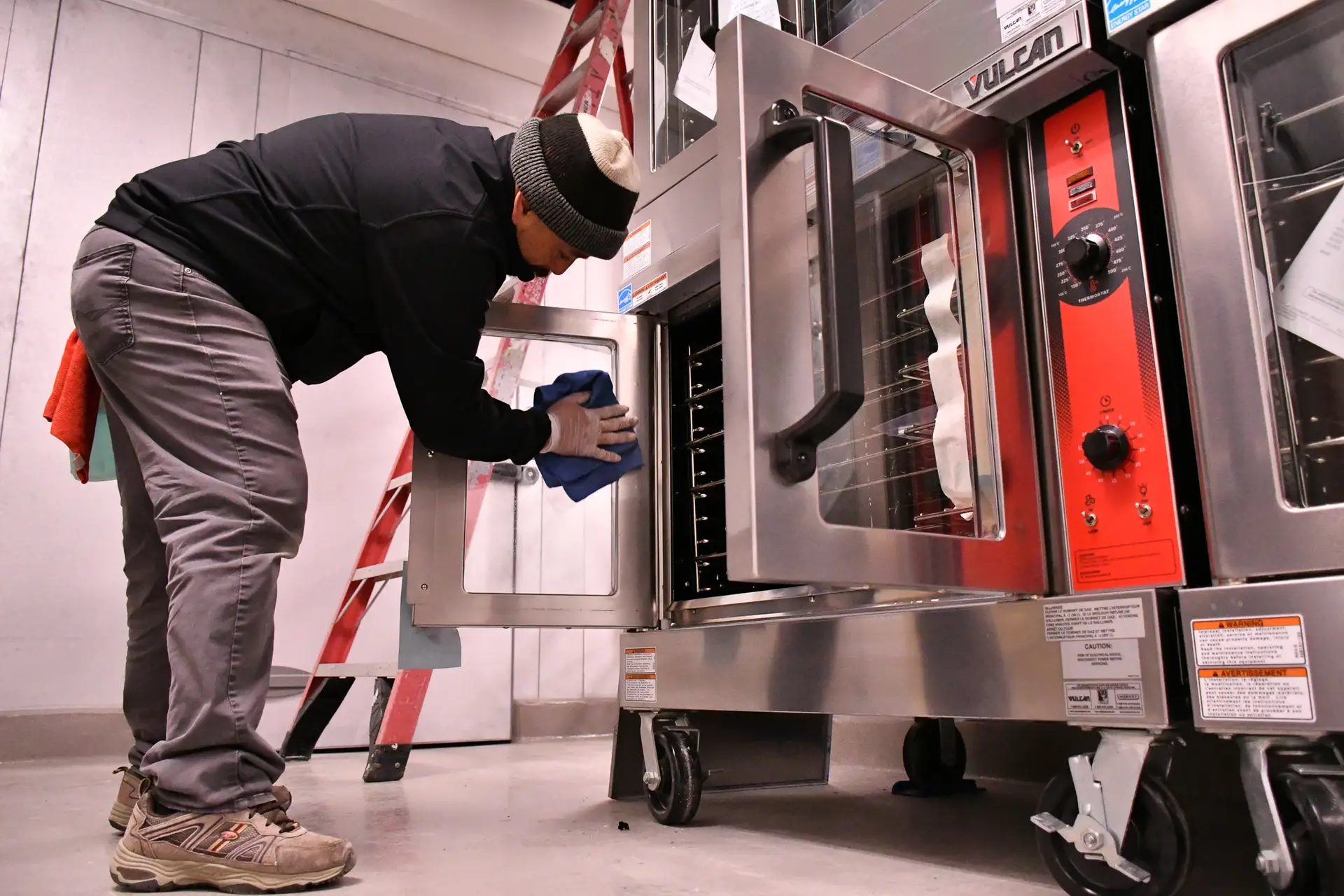 restaurant kitchen cleaning